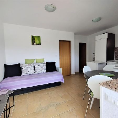 Apartman Kristina Vrbnik Ngoại thất bức ảnh